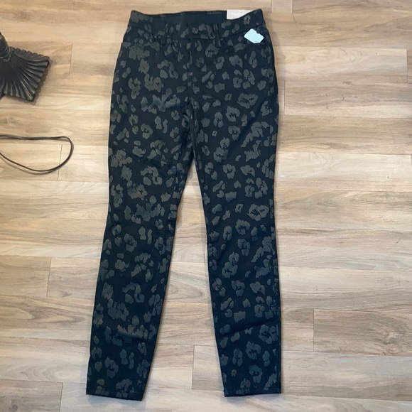 Chico's Denim - Chico’s secret stretch jegging black animal print leopard print size 4